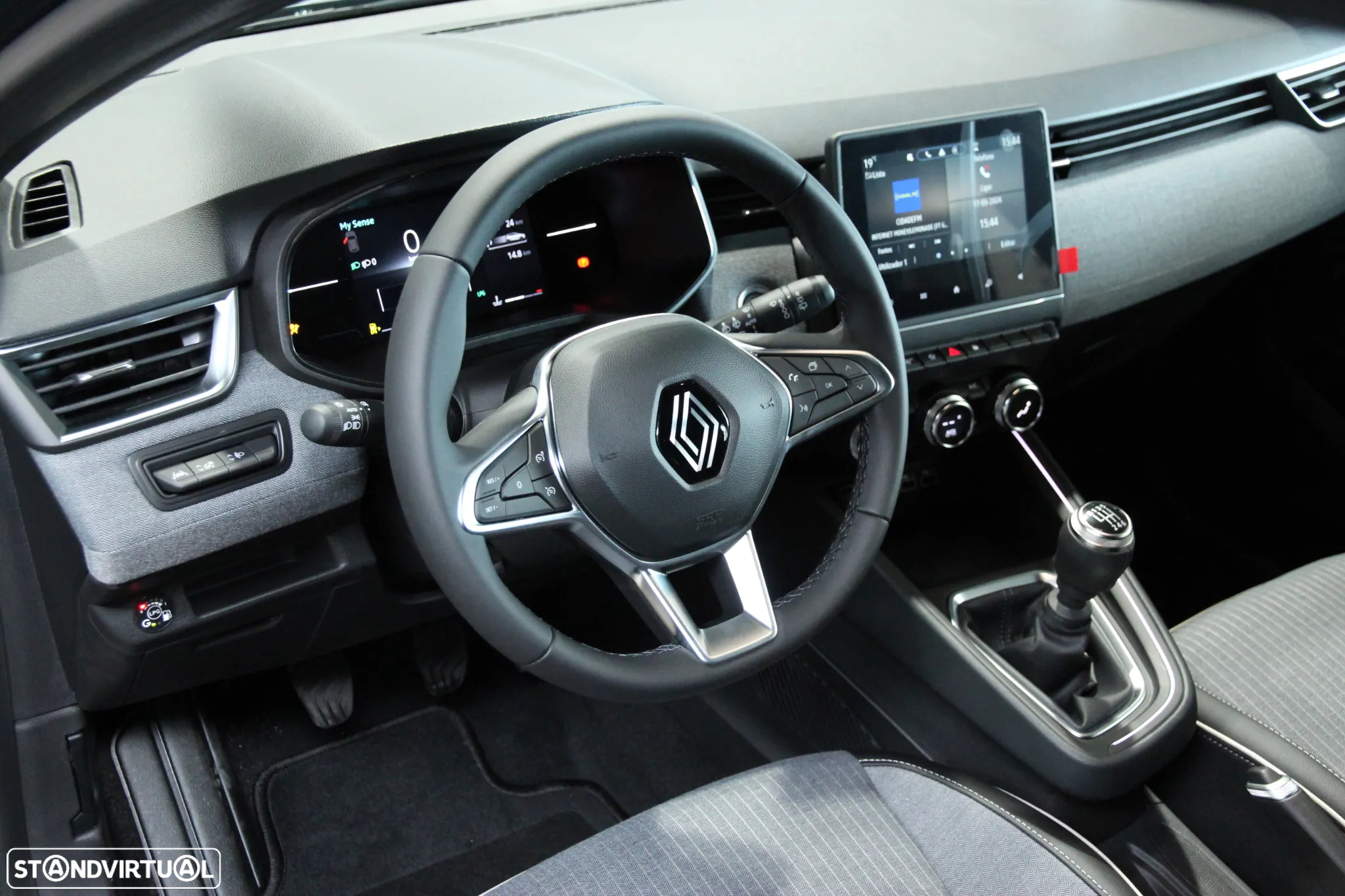 Renault Clio 1.0 TCe Techno Bi-Fuel - 9