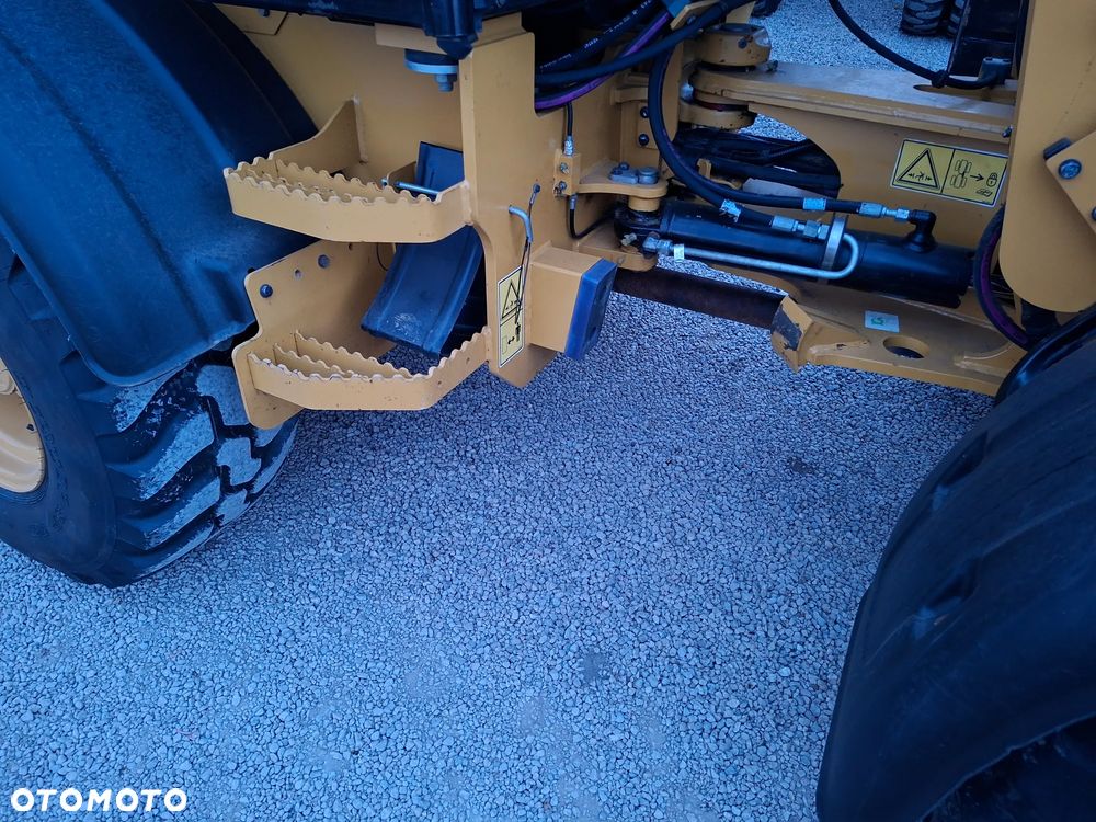 Caterpillar CAT 908 M - 13