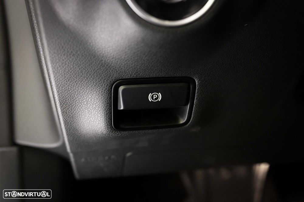 Mercedes-Benz CLA 220 d Shooting Brake AMG Line Aut. - 32