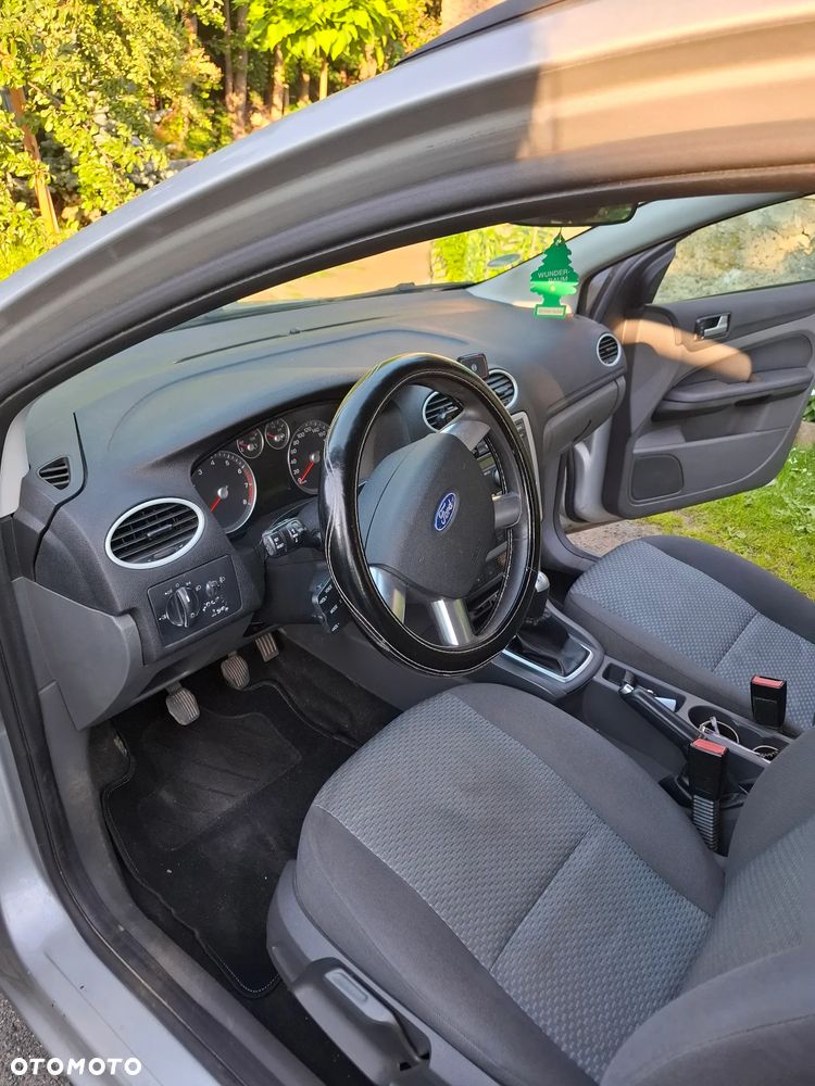 Ford Focus 1.6 Ambiente - 17