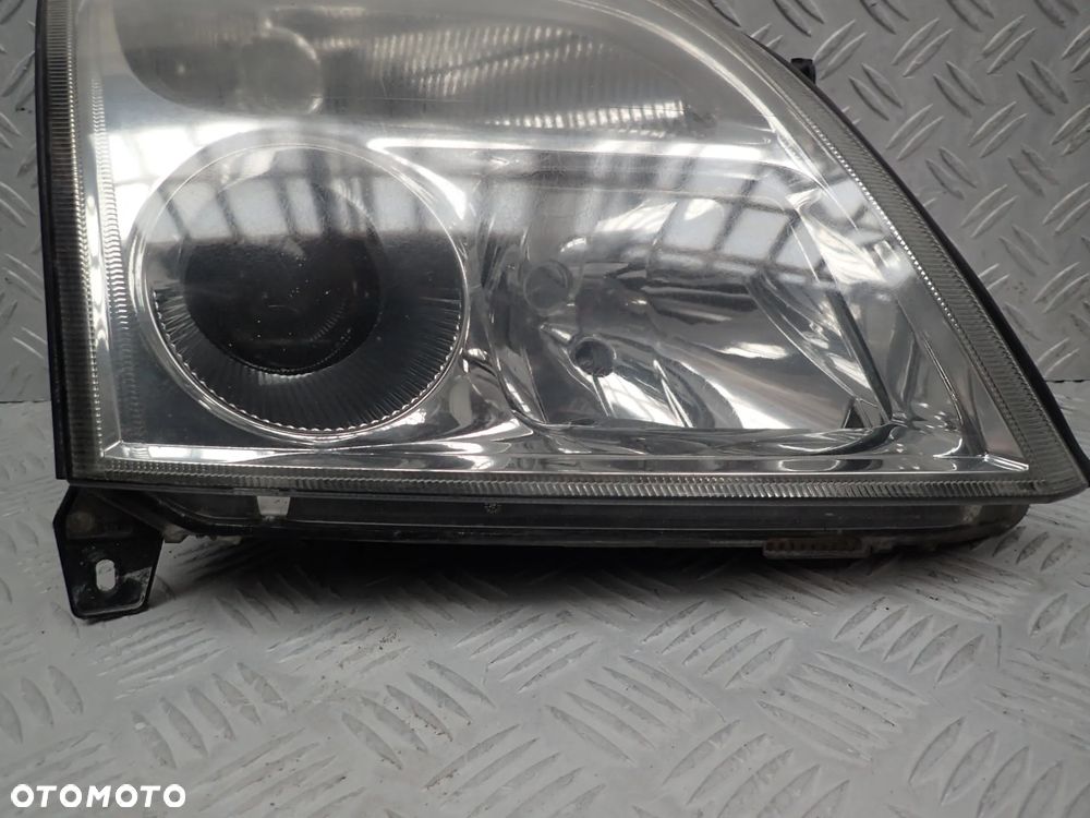 LAMPA PRAWY PRZÓD OPEL VECTRA C  EUROPA - 2