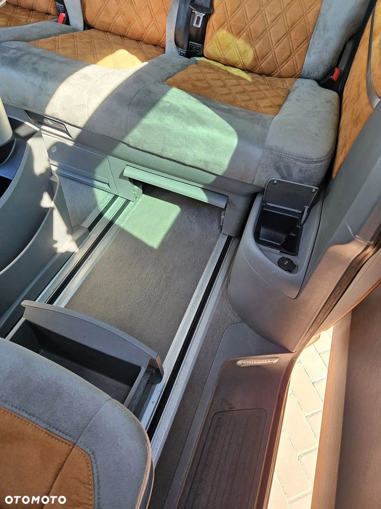 Volkswagen Multivan - 31