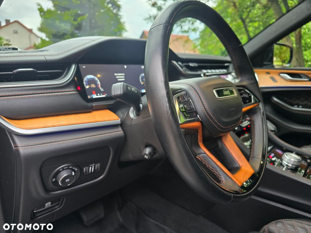 Jeep Grand Cherokee - 20