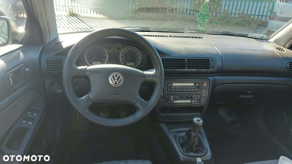 Volkswagen Passat - 13