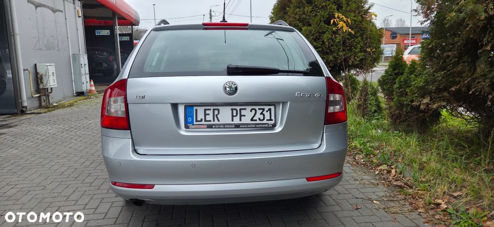 Skoda Octavia 1.6 TDI DPF Ambiente - 12