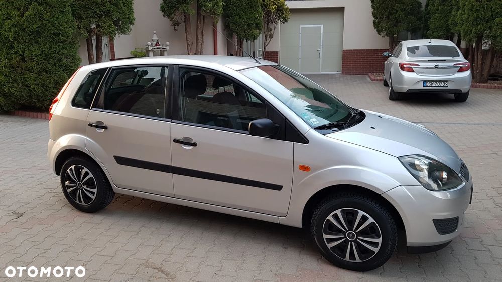 Ford Fiesta 1.25 Trend - 13