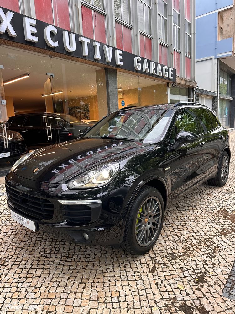 Porsche Cayenne - 1