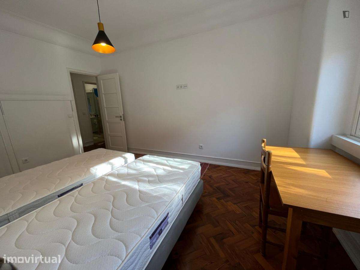 Quarto - localizado em Roma-Areeiro Lisbon - Grande imagem: 2/7