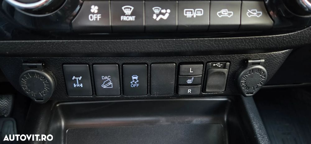 Toyota Hilux 4x4 Double Cab A/T Invincible - 25