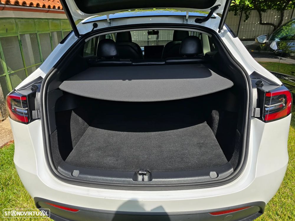 Tesla Model Y Standard - 12