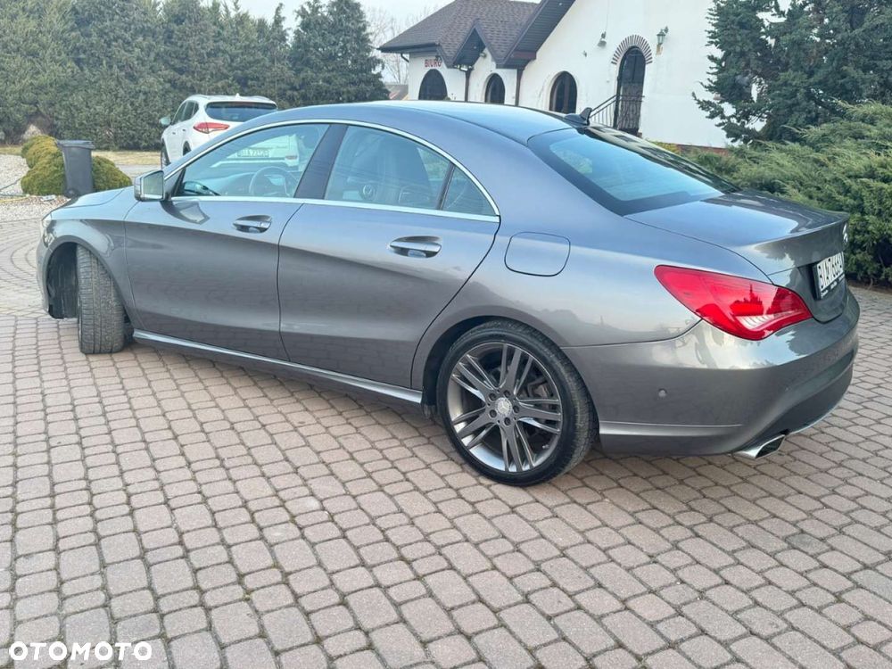 Mercedes-Benz CLA 200 7G-DCT Orange Art Edition - 2