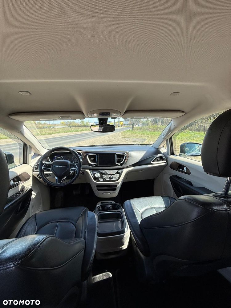 Chrysler Pacifica - 8
