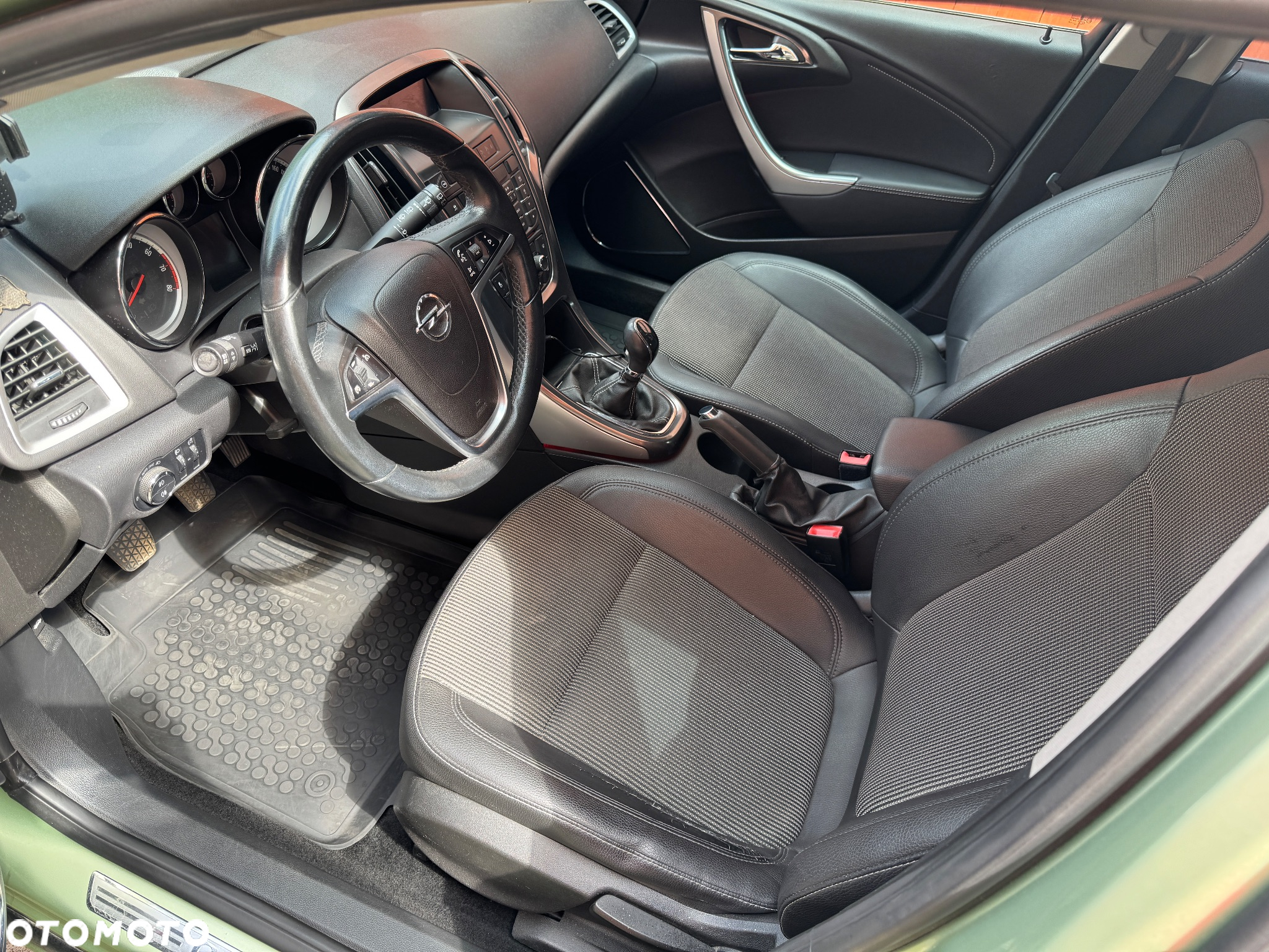Opel Astra IV 1.4 T Cosmo - 8