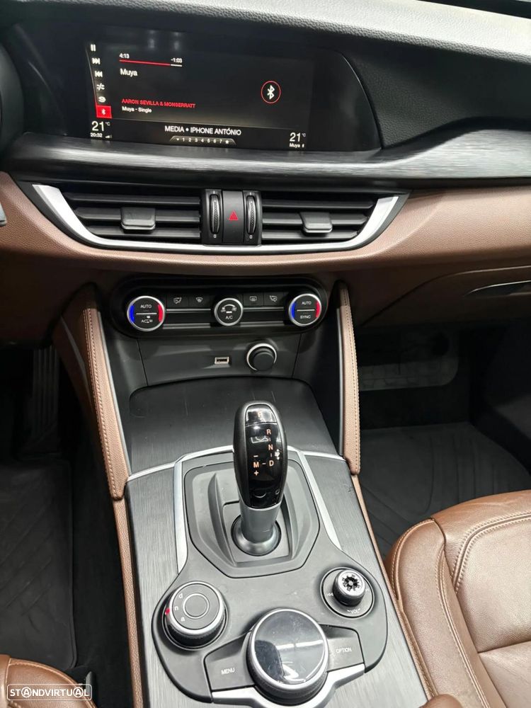 Alfa Romeo Stelvio - 19