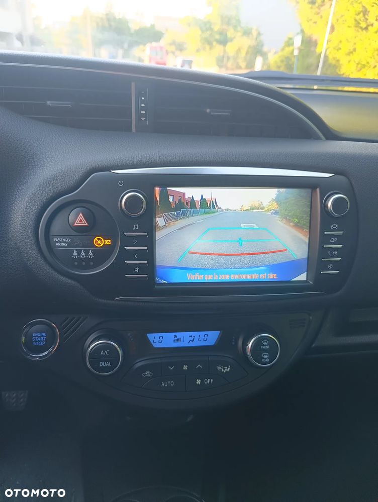 Toyota Yaris 1.5 Premium - 8
