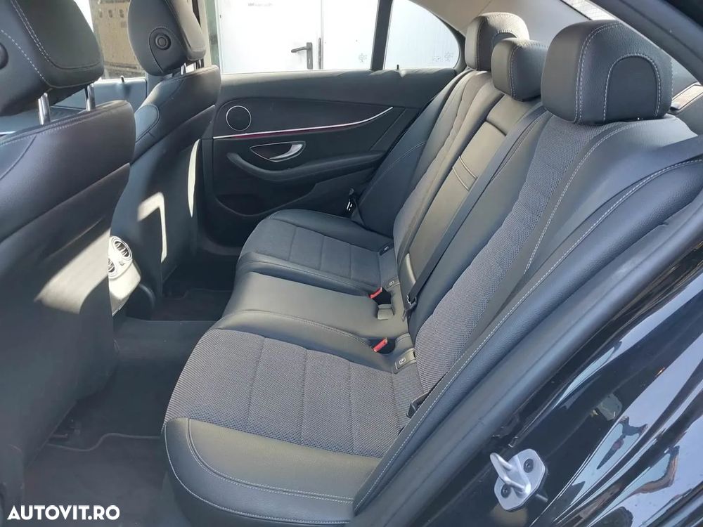 Mercedes-Benz E 300 de Aut. - 13