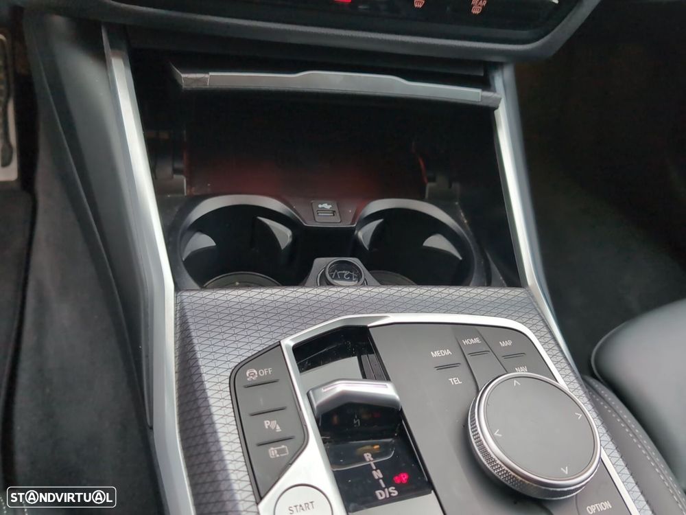 BMW 330 e Pack Desportivo M Auto - 17