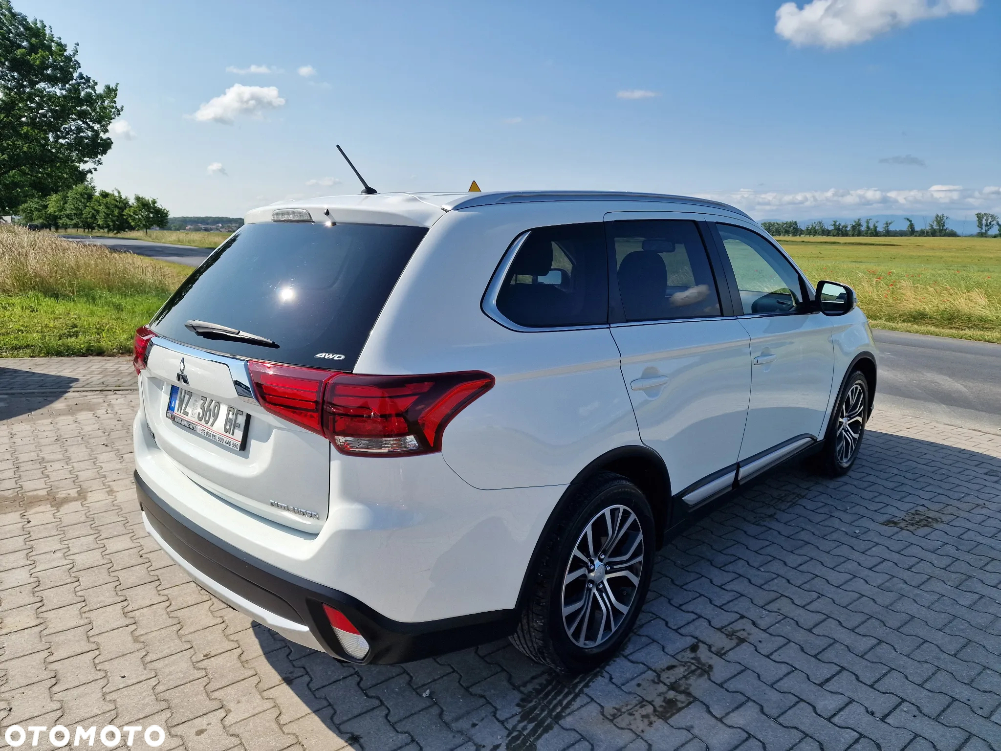 Mitsubishi Outlander 2.2 DID Intense + 4WD - 11