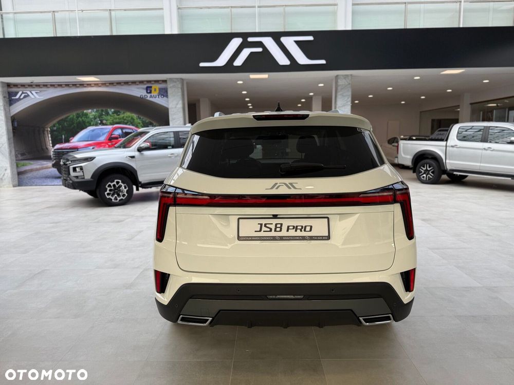 JAC JS8 - 24