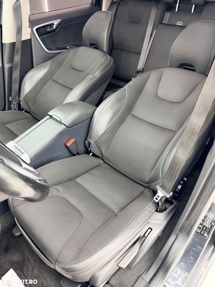 Volvo XC 60 D4 Momentum - 17