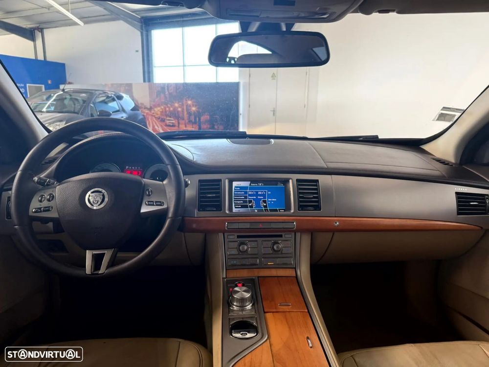 Jaguar XF 3.0 D V6 Premium Luxury - 22