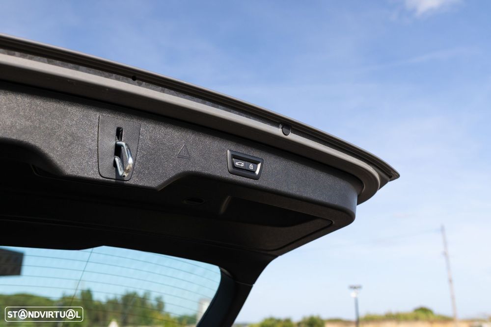 BMW 520 e Pack M - 12