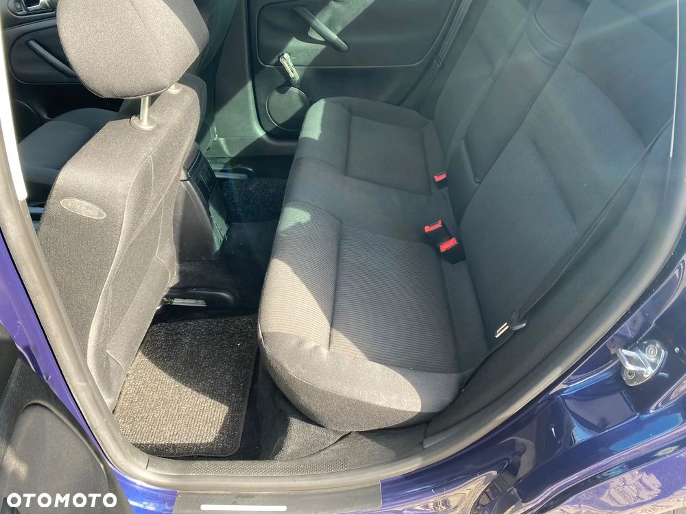 Volkswagen Passat - 21