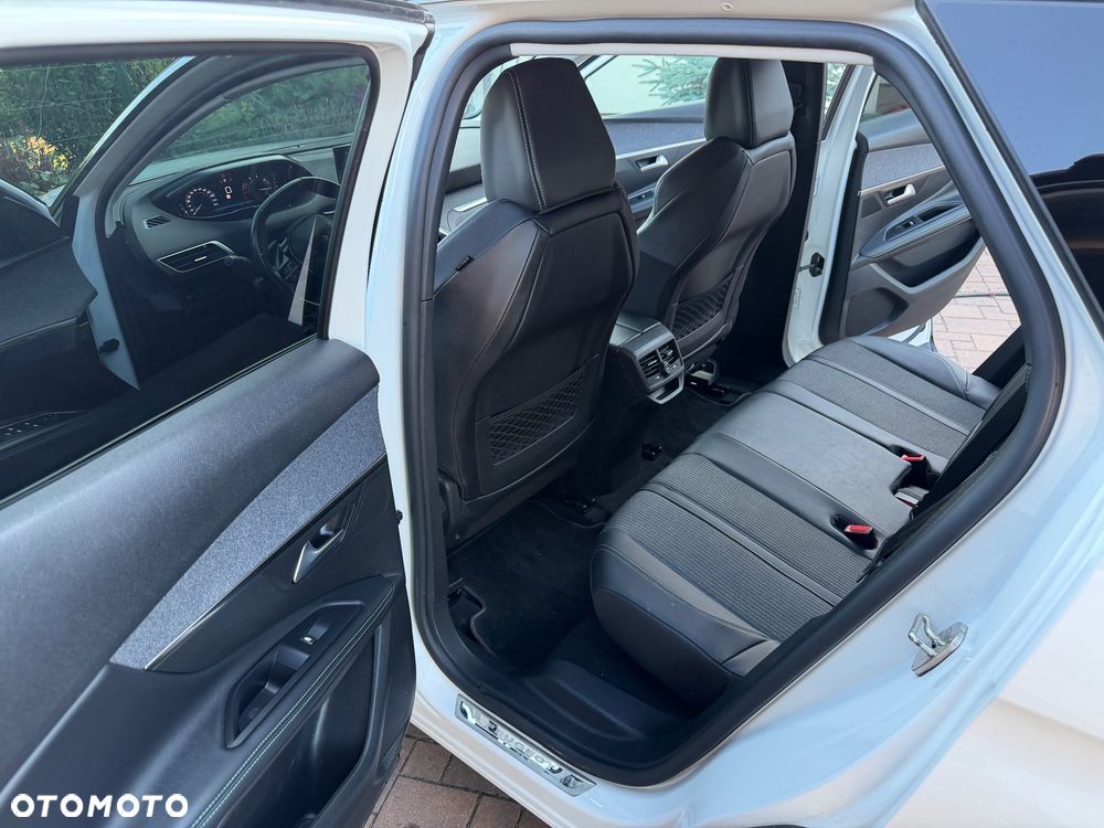 Peugeot 3008 1.5 BlueHDi GT S&S EAT8 - 28