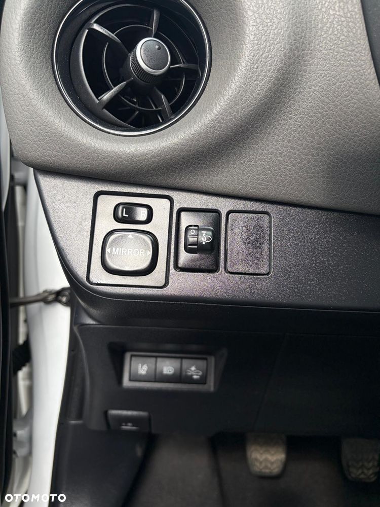 Toyota Yaris - 15