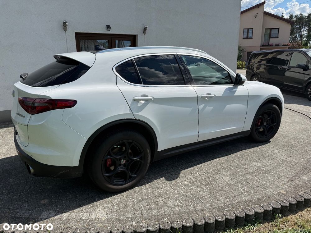 Alfa Romeo Stelvio 2.0 Turbo 16V AT8-Q4 Ti - 4
