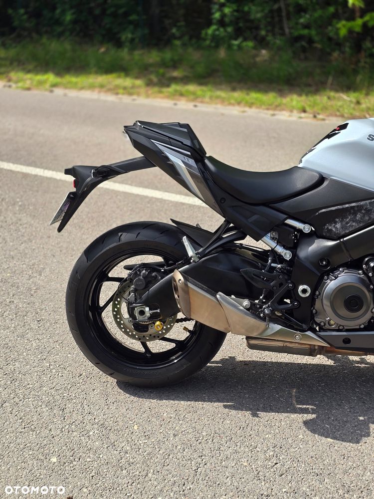 Suzuki GSX 1000 - 6