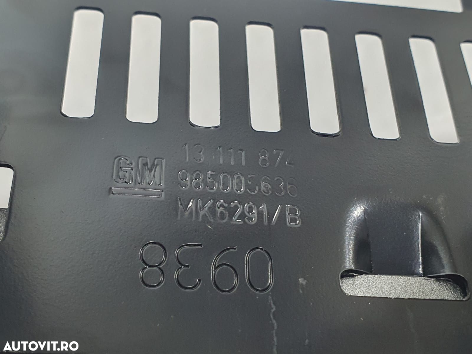 Grila bord 13111874 Opel Zafira B [2005 - 2010] - 3