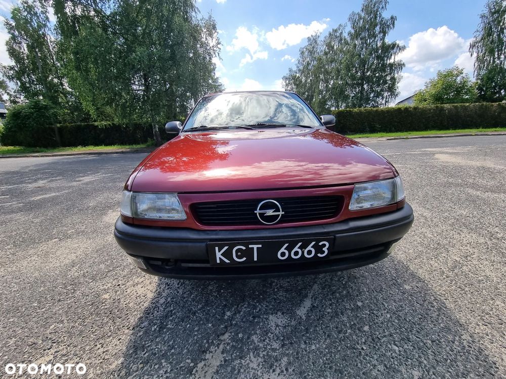 Opel Astra 1.6 GL - 29