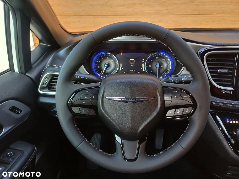 Chrysler Pacifica - 28