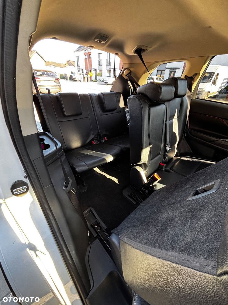 Mitsubishi Outlander 2.0 Intense + Navi 4WD CVT - 32