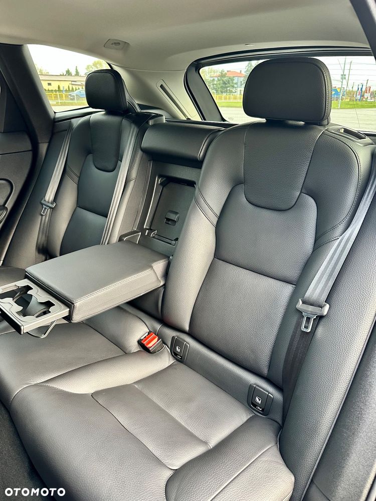 Volvo XC 60 B4 D Plus Bright - 23