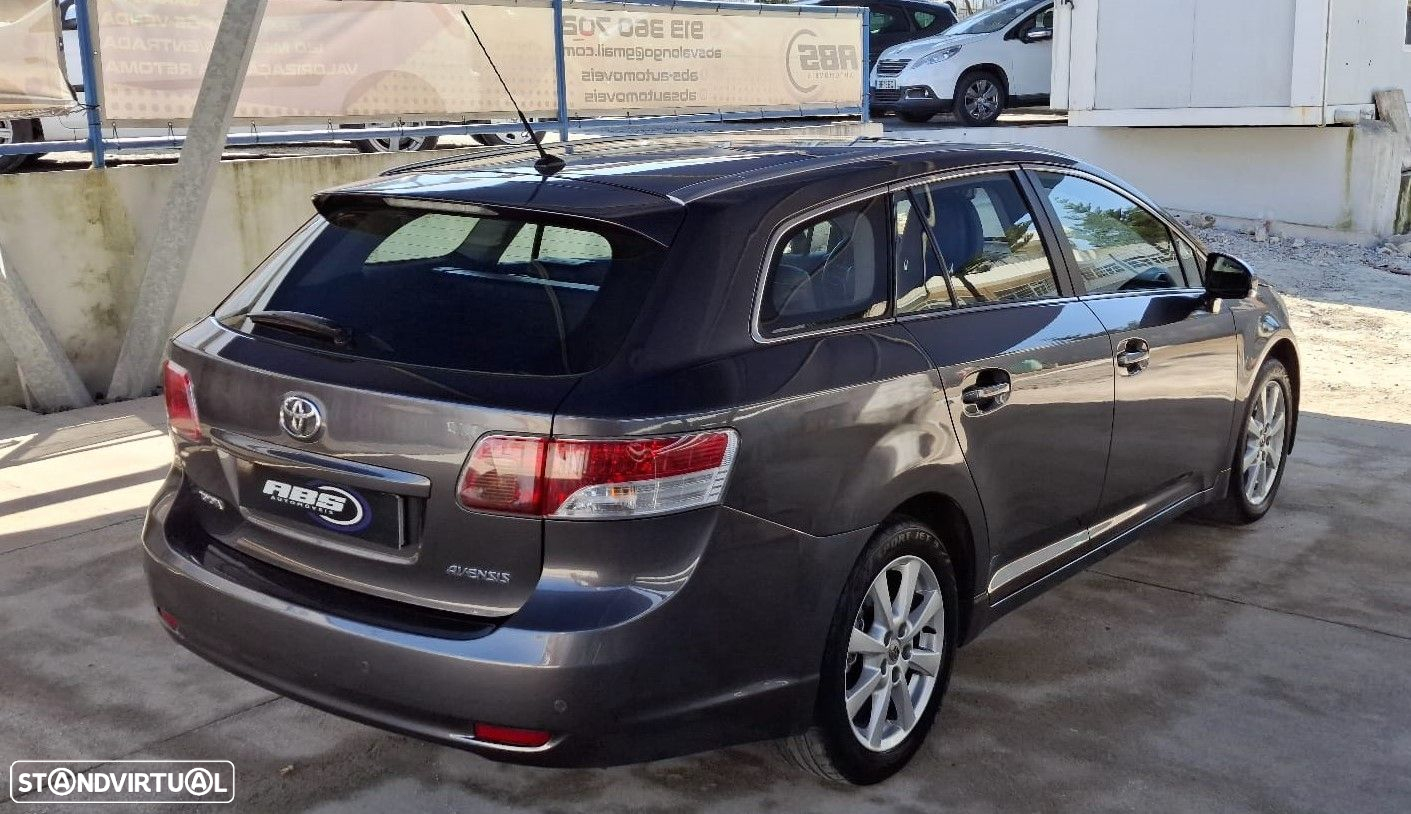 Toyota Avensis SW - 9
