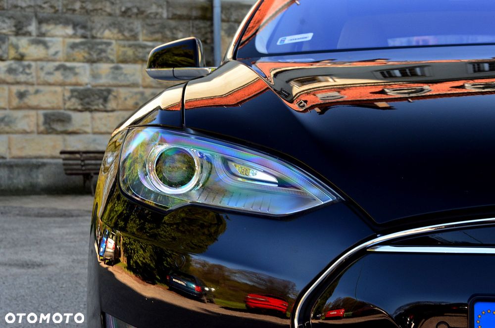 Tesla Model S - 3
