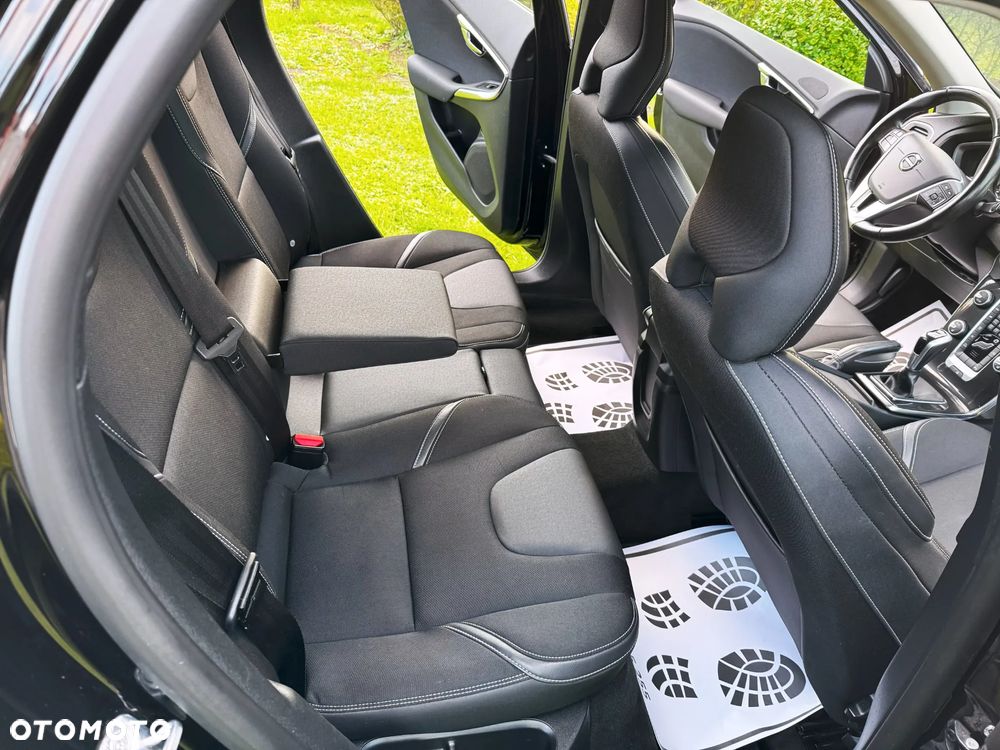 Volvo V40 D2 Drive-E Momentum - 32