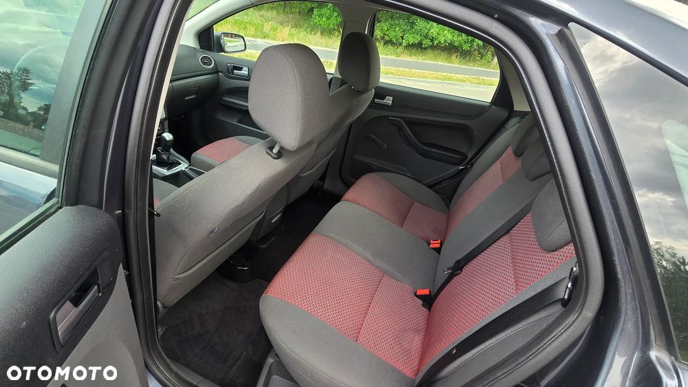 Ford Focus 1.6 16V Ambiente - 12