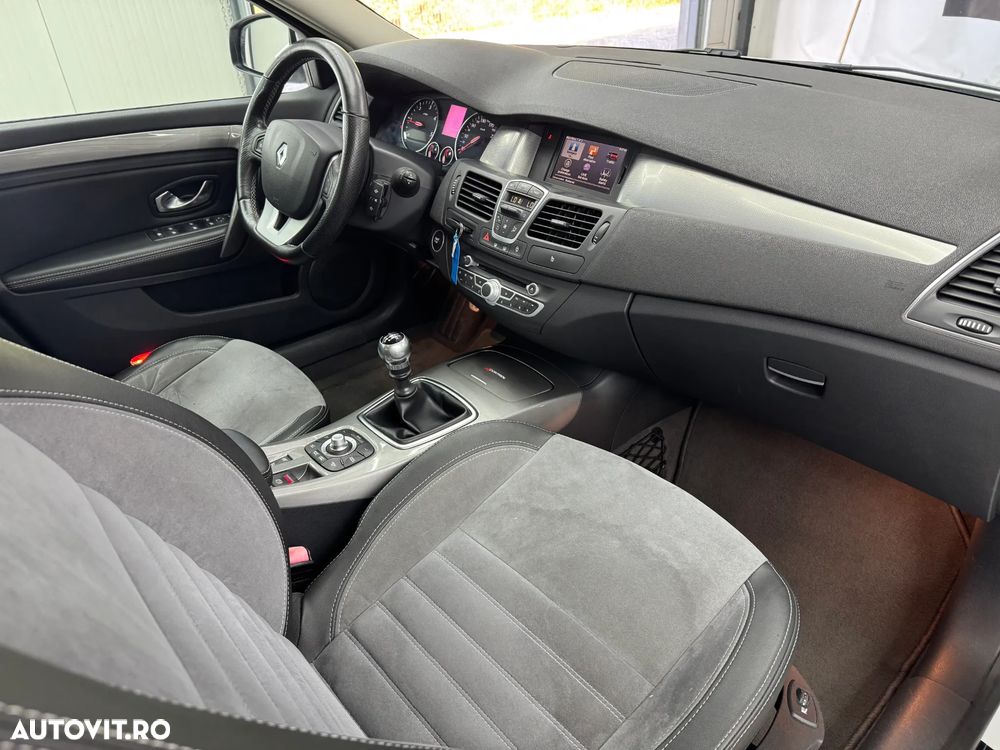 Renault Laguna ENERGY dCi 175 FAP Start & Stop GT - 21
