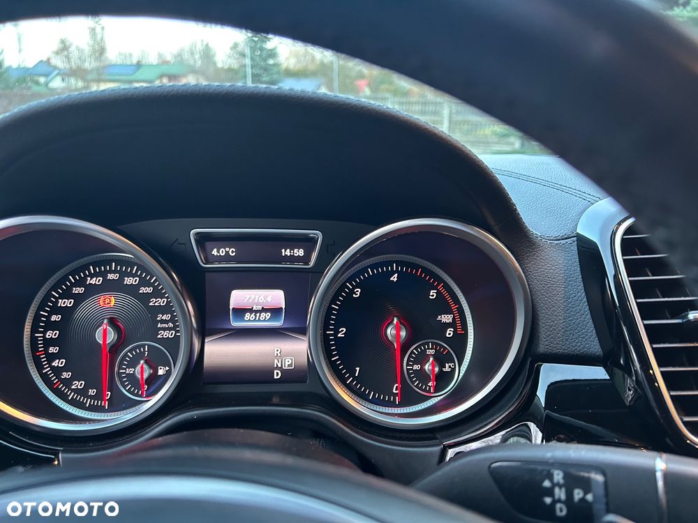 Mercedes-Benz GLE - 10