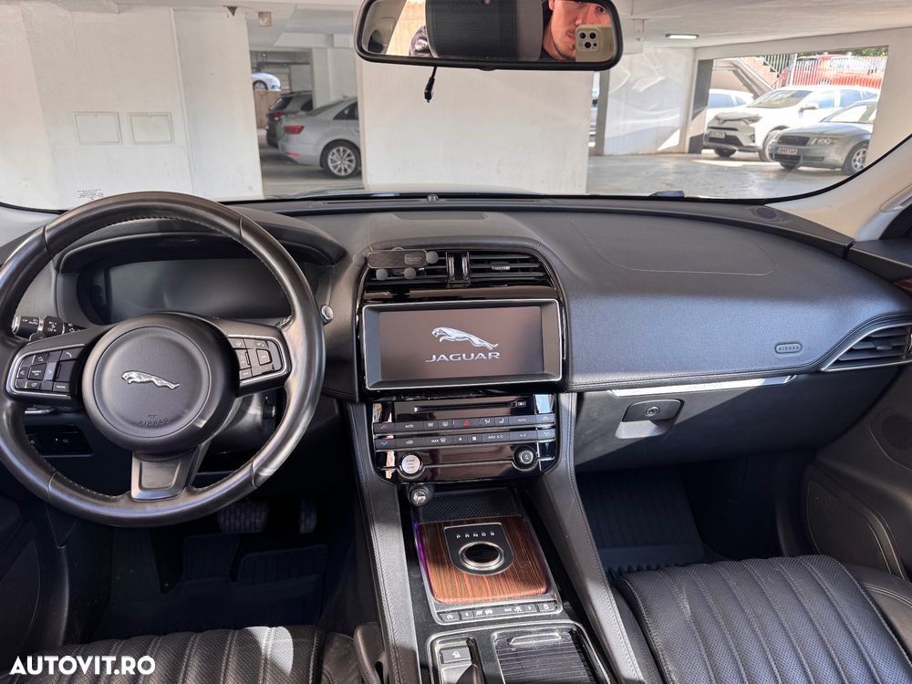 Jaguar F-Pace 20d AWD Prestige - 6