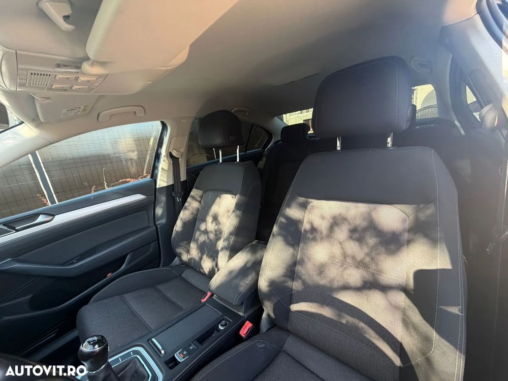 Volkswagen Passat 1.6 TDI Comfortline - 10