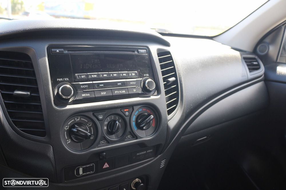 Mitsubishi L200 2.3 DI-D Space Cab Invite Strakar Look 4WD - 31