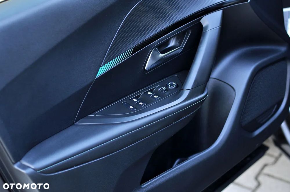 Peugeot 2008 BlueHDi 130 Allure S&S EAT8 - 15