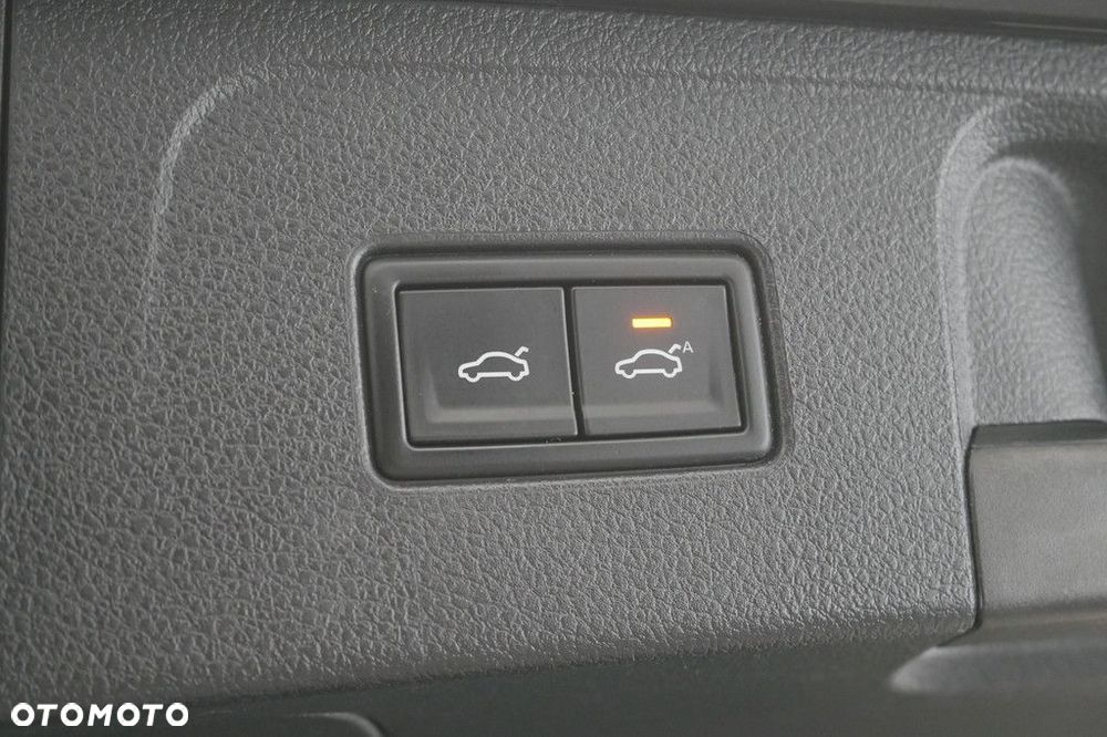Volkswagen Passat Variant 2.0 TSI Elegance DSG - 17