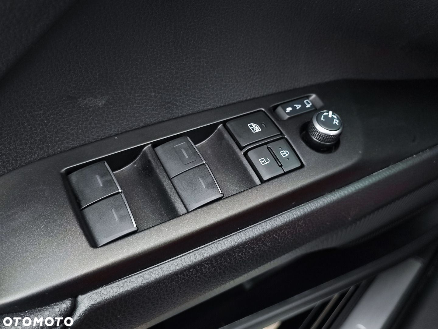 Toyota Camry - 19