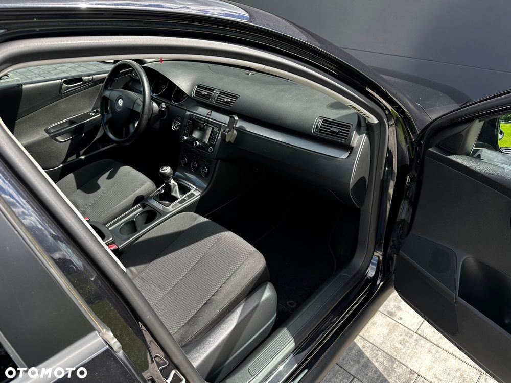 Volkswagen Passat - 23