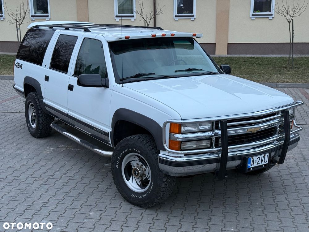 Chevrolet Suburban - 4